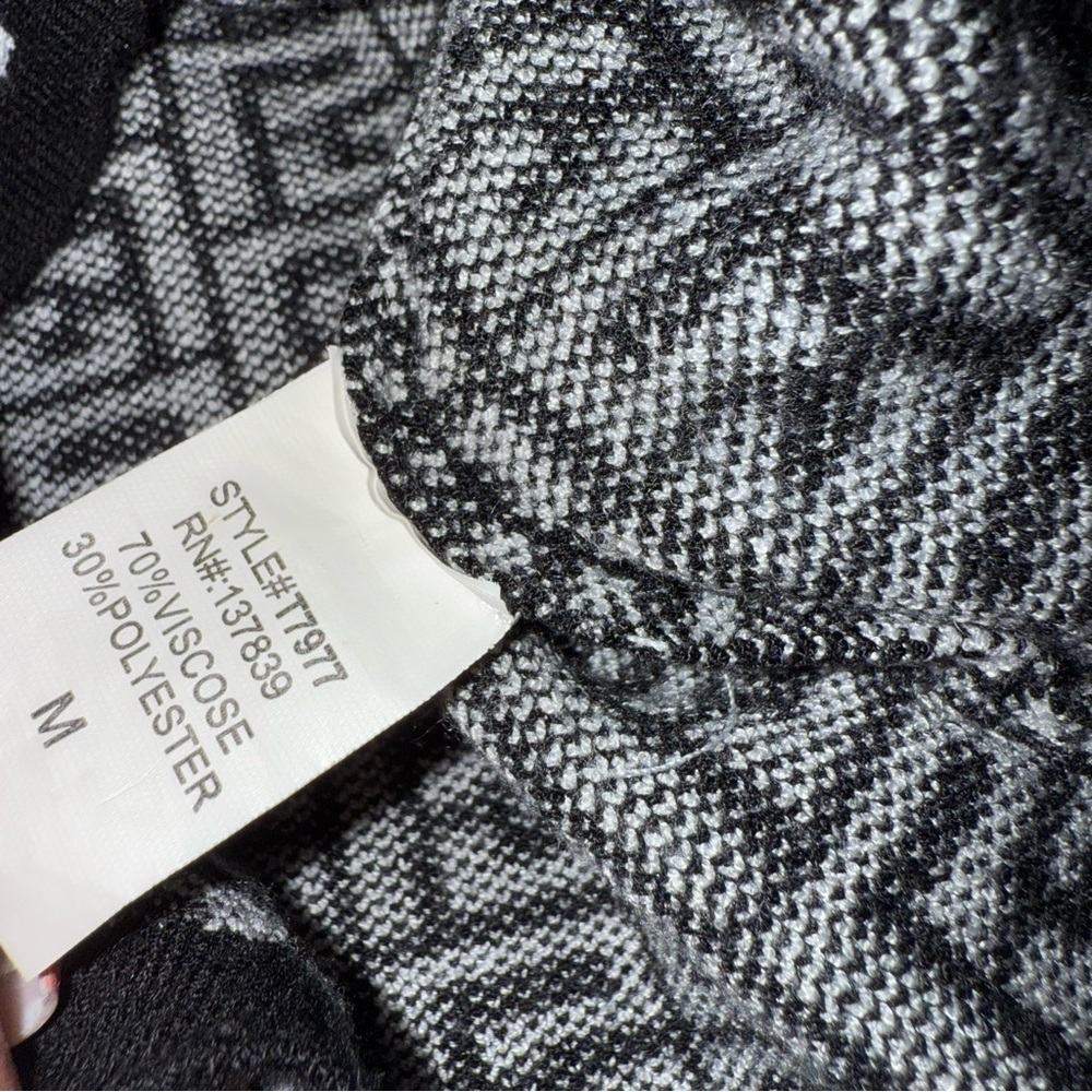 Debut Short Sleeve Crop Black and White Pattern Medium - Picture 3 of 7